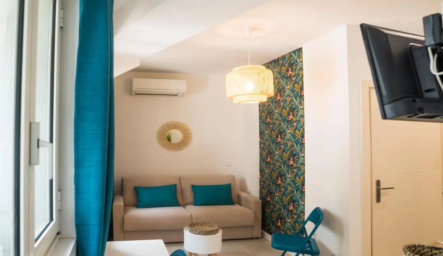 Air-Conditioned Studio In Fabron location